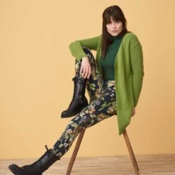 Strickjacke Aus Bio-Baumwolle Und Bio-Wolle - Avocado 5 Strickjacke Aus Bio-Baumwolle Und Bio-Wolle - Avocado -MELA Geschaft 62818 279 living crafts hope cardigan oekofair model 1280x1280