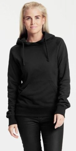 Neutral Hooded Sweatshirt Aus Fairtrade Bio-Baumwolle - Schwarz -MELA Geschaft 83101 Black Neutral Frauen Pullover Kapuze Model weich schwarz Biobaumwolle Fair Fashion 1280x1280