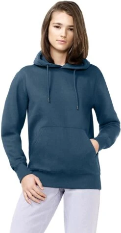 Organic Unisex Hoodie - Denim Blue 5 Organic Unisex Hoodie - Denim Blue -MELA Geschaft COR51P DE einfarbiger hoodie nachhaltiges material model 1280x1280