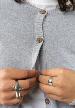 Mela Cardigan Aus Bio-Baumwolle - Grau-meliert 11 Mela Cardigan Aus Bio-Baumwolle - Grau-meliert -MELA Geschaft Damen Cardigan Fair und bio 1280x1280