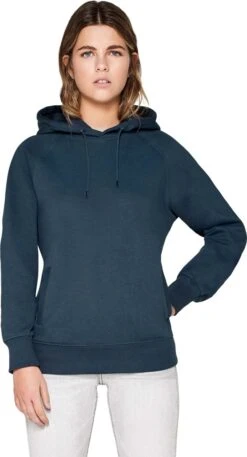 Schwerer Raglan Hoodie Aus Bio-Baumwolle - Denim -MELA Geschaft EP61P DE Earth Positive Kapuzen Sweatshirt unisex Model Organic Cotton Faire Herstellung 1280x1280
