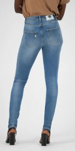 Skinny Fit Jeans Hazen - Fan Stone -MELA Geschaft Hazen fanstone Frauen Jeans anliegender Schnitt faire Bedingungen back 1280x1280