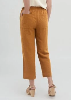 Hose Aus Tencel Und Leinen - Dark Amber 7 Hose Aus Tencel Und Leinen - Dark Amber -MELA Geschaft Rueckansicht vegane Sommerhose darkamber 66522 12 1280x1280