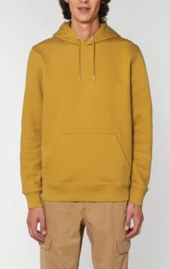 Unisex Hoodie Aus Bio-Baumwolle - Ochre -MELA Geschaft STSU822 048 ochre Bio Hoodie Bauchtasche Herren Model recycelter Stoff biologisch 1280x1280