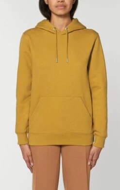 Unisex Hoodie Aus Bio-Baumwolle - Ochre -MELA Geschaft STSU822 048 ochre Sweater klassische Passform Kordelzug Damen Model weicher Stoff biologisch 1280x1280