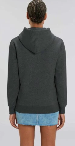 Unisex Hoodie Aus Bio-Baumwolle - Dark Heather Grey -MELA Geschaft STSU822 651 Kapuzenhoody Damen Model hinten oeko fair 1280x1280
