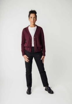 Mela Fairtrade V-Neck Cardigan Surina Aus Bio-Baumwolle - Rosine -MELA Geschaft Surina veganer Cardigan hochwertig 152 304 rai 1280x1280