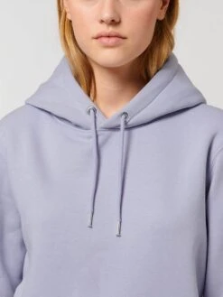 Unisex Hoodie Aus Bio-Baumwolle - Lavender 15 Unisex Hoodie Aus Bio-Baumwolle - Lavender -MELA Geschaft U822 063 oekofaire Mode Hoodie in lavender Detail Kapuze mit Tunnelzug Kordel Bio vegan 1280x1280