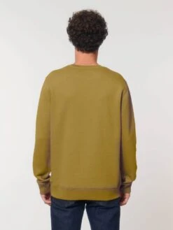Unisex Sweatshirt Aus Bio-Baumwolle - Olive Oil -MELA Geschaft U823 072 06 Rueckansicht Pullover aus nachhaltigen veganen Materialien fair trade 1280x1280