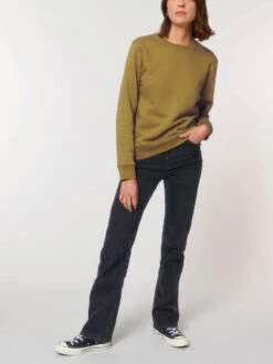 Unisex Sweatshirt Aus Bio-Baumwolle - Olive Oil -MELA Geschaft U823 072 08 klassischer Sweater in hellem khaki fuer Sie und Ihn fair und nachhaltig hergestellt 1280x1280