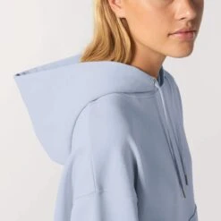 Oversized Unisex Hoodie Aus Bio-Baumwolle - Serene Blue 19 Oversized Unisex Hoodie Aus Bio-Baumwolle - Serene Blue -MELA Geschaft U856 057 Pullover mit Kapuze mit gleichfarbiger Kordel aus Bio Baumwolle mit rec Polyester vegan 1280x1280