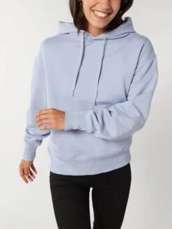 Oversized Unisex Hoodie Aus Bio-Baumwolle - Serene Blue 13 Oversized Unisex Hoodie Aus Bio-Baumwolle - Serene Blue -MELA Geschaft U856 057 Unisex Sweatshirt in lockerer Passform nachhaltig und fair produziert vegan 1280x1280