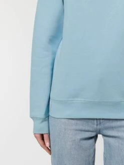 Unisex Sweatshirt Aus Bio-Baumwolle - Sky Blue 16 Unisex Sweatshirt Aus Bio-Baumwolle - Sky Blue -MELA Geschaft U868 232 Pullover aus Bio Baumwolle und rec Polyester mit breiten Rippbuendchen als Aermel und Hueftabschluss 1280x1280