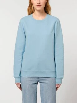 Unisex Sweatshirt Aus Bio-Baumwolle - Sky Blue 14 Unisex Sweatshirt Aus Bio-Baumwolle - Sky Blue -MELA Geschaft U868 232 gerade geschnittener Pullover fuer Sie und Ihn hellblau mit Rundhalsausschnitt und bestaendigen Rippbuendchen 1280x1280