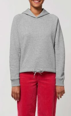 Kurzer Hoodie Aus Bio-Baumwolle - Heather Grey 7 Kurzer Hoodie Aus Bio-Baumwolle - Heather Grey -MELA Geschaft W132 250 Damen Hoodie kurz geschnitten grau meliert fair fm front 1280x1280