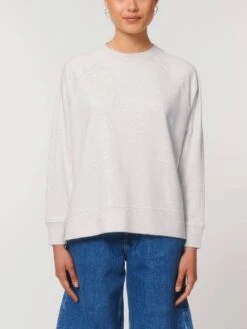 Oversized Raglan-Sweatshirt Aus Bio-Baumwolle - Cream Heather Grey -MELA Geschaft W872 680 3 oekofairer Pullover mit langen Seitenschlitzen bequem und weit geschnitten 1280x1280