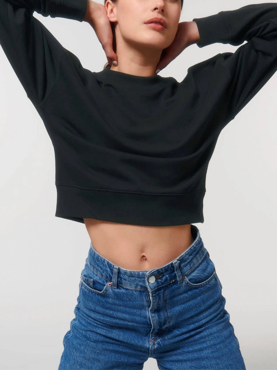 Cropped Sweatshirt Aus Bio-Baumwolle - Black 4 Cropped Sweatshirt Aus Bio-Baumwolle - Black – Bild 4