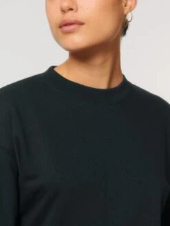 Cropped Sweatshirt Aus Bio-Baumwolle - Black 10 Cropped Sweatshirt Aus Bio-Baumwolle - Black -MELA Geschaft W873 002 5 rundhals pulli terry sweat aus nachhaltigem material fm detail 1280x1280
