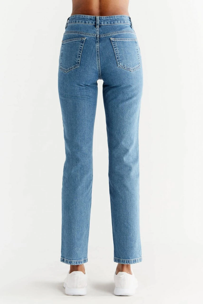 Straight Fit Jeans Aus Bio-Baumwolle - Day Sky Blue 4 Straight Fit Jeans Aus Bio-Baumwolle - Day Sky Blue – Bild 4