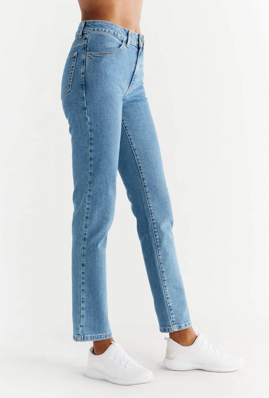 Straight Fit Jeans Aus Bio-Baumwolle - Day Sky Blue 2 Straight Fit Jeans Aus Bio-Baumwolle - Day Sky Blue – Bild 2