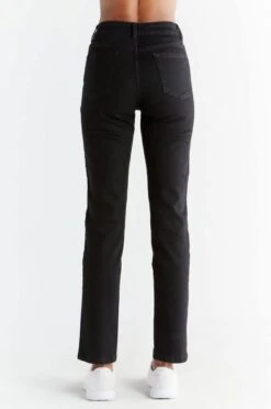 Straight Fit Jeans Aus Bio-Baumwolle - Coal Black -MELA Geschaft WQ1010 104 damen jeans gerades bein umweltschonend hergestellter denim stoff back 1280x1280