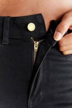 Straight Fit Jeans Aus Bio-Baumwolle - Coal Black -MELA Geschaft WQ1010 104 frauen jeans mit zipper aus recyceltem polyester detail 1280x1280