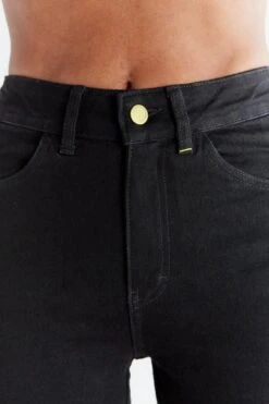 Straight Fit Jeans Aus Bio-Baumwolle - Coal Black -MELA Geschaft WQ1010 104 oekofaire jeans faire bedingungen in der herstellung detail 1280x1280