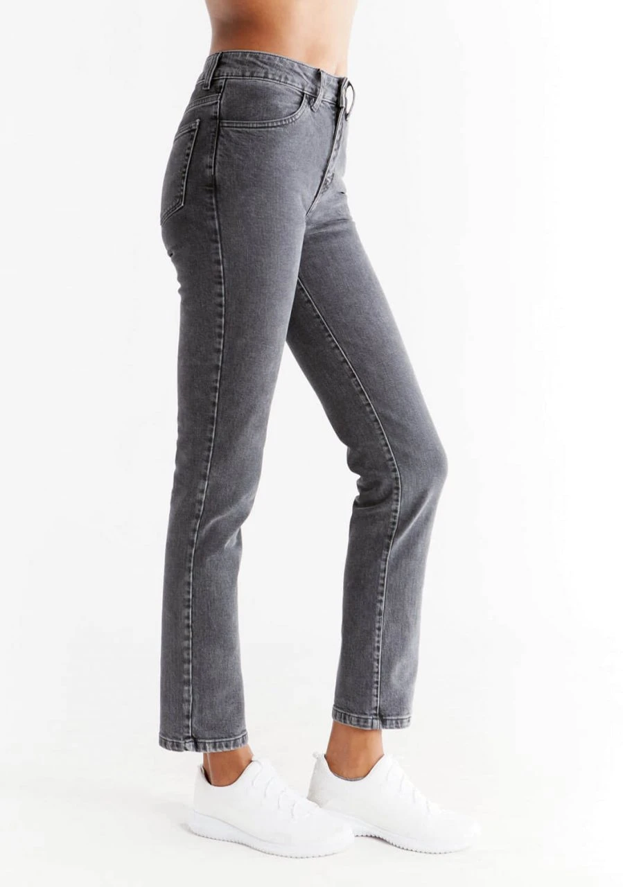 Straight Fit Jeans Aus Bio-Baumwolle - Carbon Gray 2 Straight Fit Jeans Aus Bio-Baumwolle - Carbon Gray – Bild 2