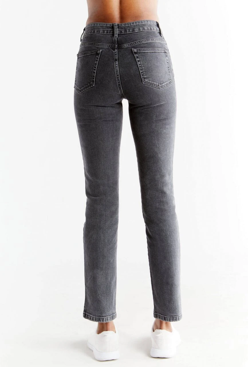 Straight Fit Jeans Aus Bio-Baumwolle - Carbon Gray 4 Straight Fit Jeans Aus Bio-Baumwolle - Carbon Gray – Bild 4