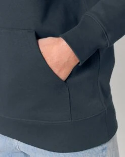 Iconic Hoodie Aus Bio-Baumwolle - India Ink Grey -MELA Geschaft basic hoodie unisex damen herren india ink grey blaugrau biobaumwolle nachhaltig U177 715 1280x1280