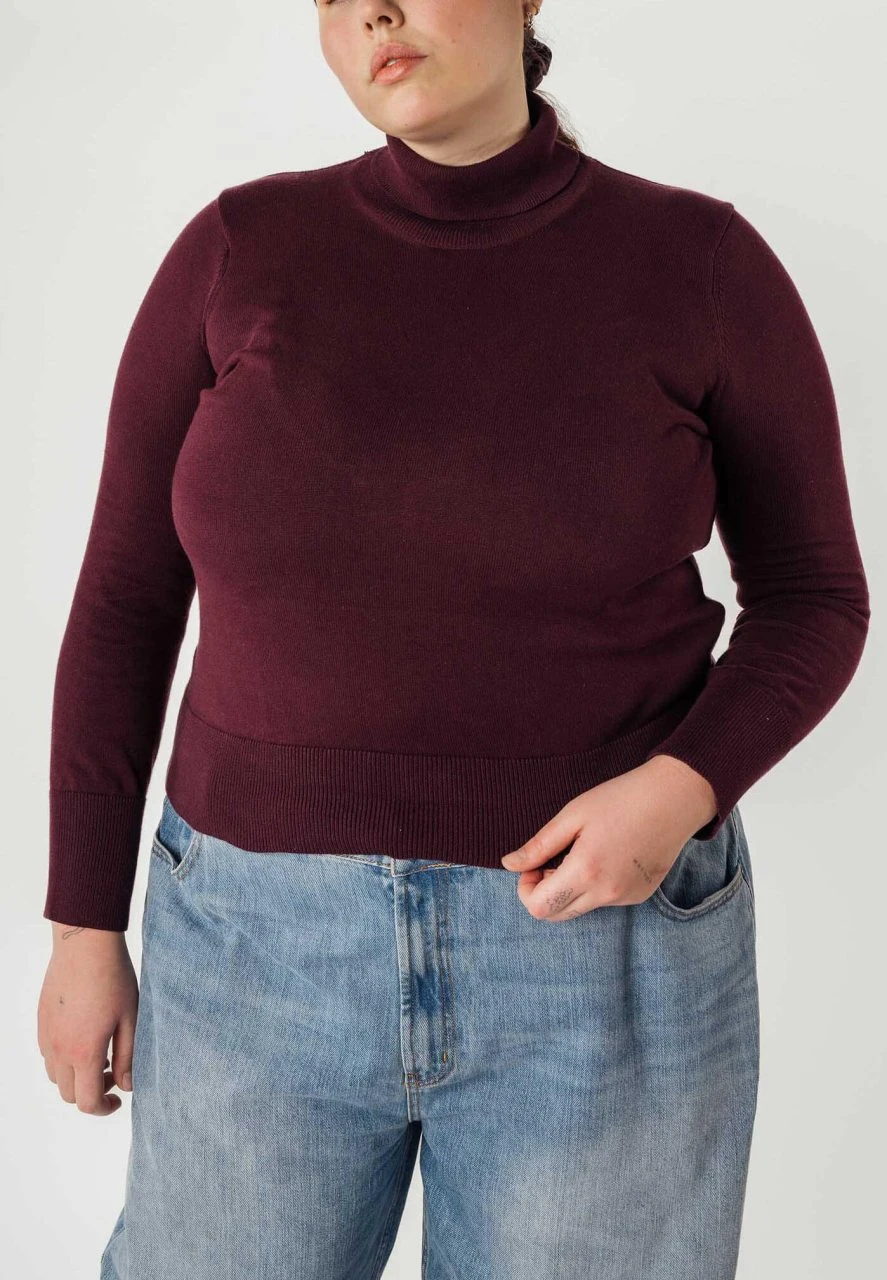 Mela Fairtrade Rollkragenpullover Mayura Aus Bio-Baumwolle - Rosine 1 Mela Fairtrade Rollkragenpullover Mayura Aus Bio-Baumwolle - Rosine