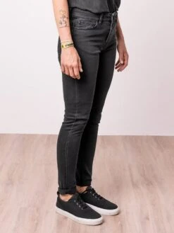 Slim Fit Jeans Aus Bio-Baumwolle - Black Washed -MELA Geschaft bleed clothing damen jeans bio baumwolle 890rt 1280x1280