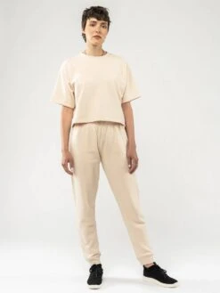 Mela Fairtrade Kurzarm Sweatshirt Deepali Aus Bio-Baumwolle - Oat -MELA Geschaft deepali oat 04 Fairtrade Damenshirt aus reiner Bio Baumwolle GOTS aus extra schwerem French Terry Stoff oat 1280x1280