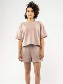 Mela Fairtrade Kurzarm Sweatshirt Deepali Aus Bio-Baumwolle - Rose -MELA Geschaft deepali rose 04 Fairtrade Damenshirt mit halblangen Aermeln weiter Passform aus schwerem French Terry Stoff oekofair 1280x1280