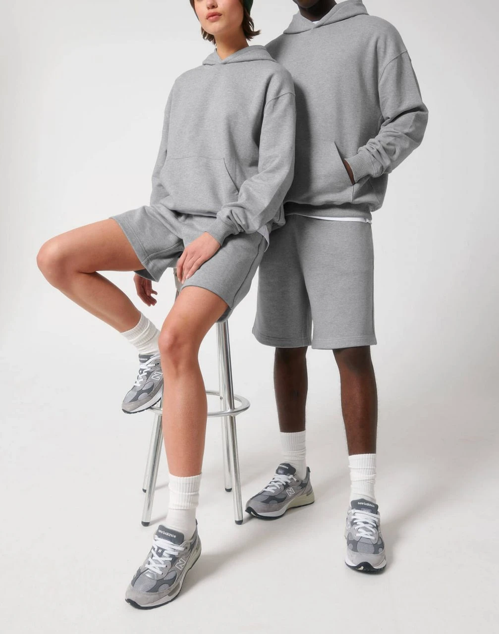 Oversized Unisex Heavy Hoodie Aus Bio-Baumwolle - Heather Grey 3 Oversized Unisex Heavy Hoodie Aus Bio-Baumwolle - Heather Grey – Bild 3