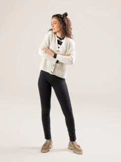 Strickjacke Aus Bio-Baumwolle Und Bio-Wolle - Cream 11 Strickjacke Aus Bio-Baumwolle Und Bio-Wolle - Cream -MELA Geschaft nachhaltige strickmode damen cardigan faire herstellung 62828 265 1280x1280
