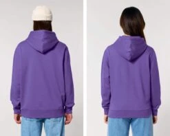 Iconic Hoodie Aus Bio-Baumwolle - Purple Love 13 Iconic Hoodie Aus Bio-Baumwolle - Purple Love -MELA Geschaft nachhaltiger kapuzenpullover hoodie unisex damen herren lila rueckansicht U177 115 1280x1280