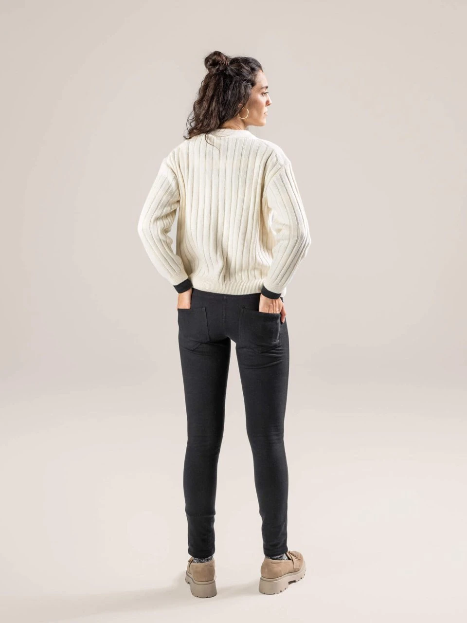 Strickjacke Aus Bio-Baumwolle Und Bio-Wolle - Cream 7 Strickjacke Aus Bio-Baumwolle Und Bio-Wolle - Cream – Bild 7