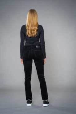 Sve:nja Corduroy - Cordhose Aus Bio-Baumwolle - Black -MELA Geschaft slim fit damen hose kord bio Svenja cord 099 1280x1280