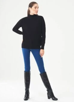 Strickpullover Mit Rollkragen Aus Bio-Baumwolle - Black 9 Strickpullover Mit Rollkragen Aus Bio-Baumwolle - Black -MELA Geschaft w casual 040 black veganer Rollkragenpullover Damen Rippstrick Buendchen PETA approved vegan schwarz 1280x1280